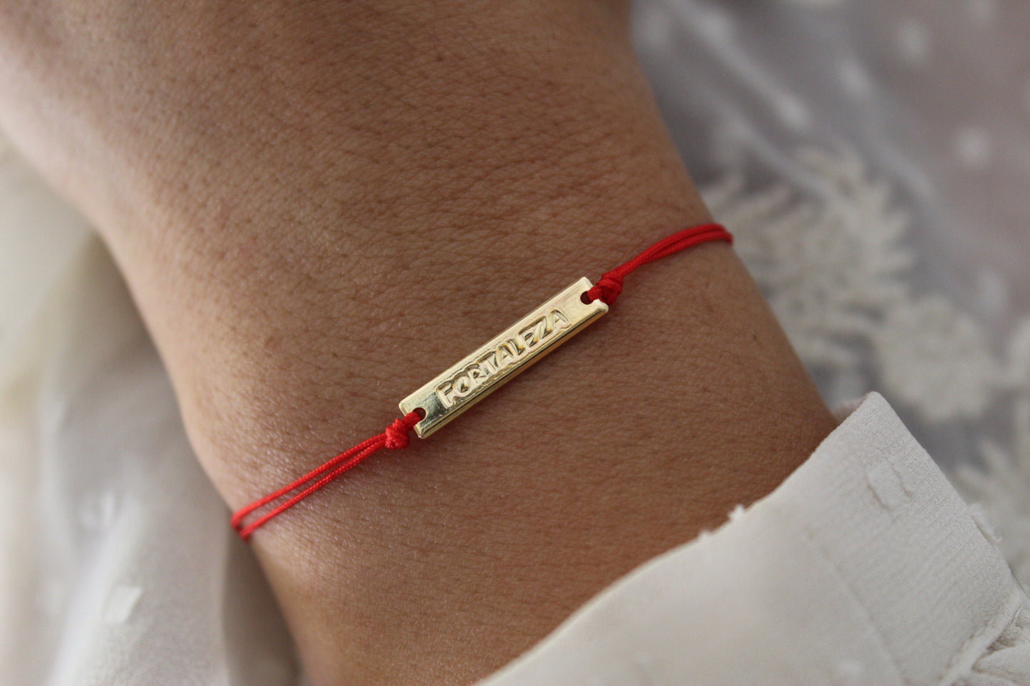 Pulsera Texto Fortaleza, un recordatorio de tu propia fuerza