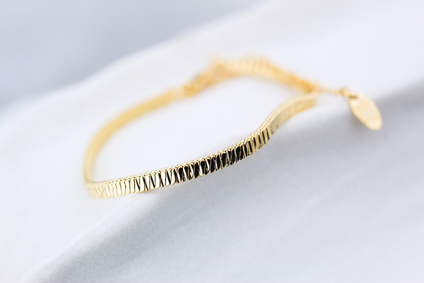 Pulsera Naga Zig Zag, un tejido original y elegante
